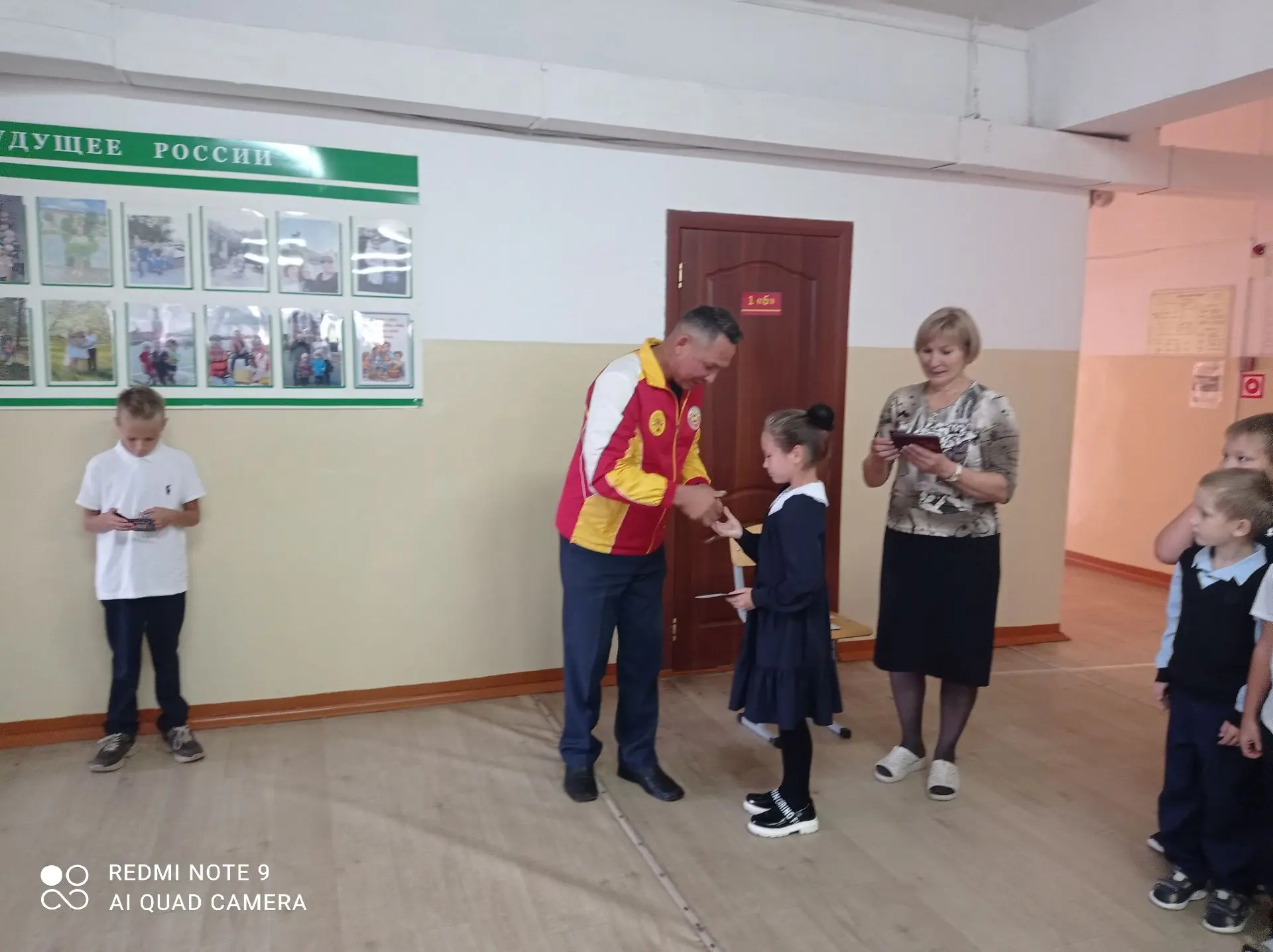 Учащиеся начальных классов Яльчикской СОШ получили золотые и бронзовые знаки отличия ГТ...