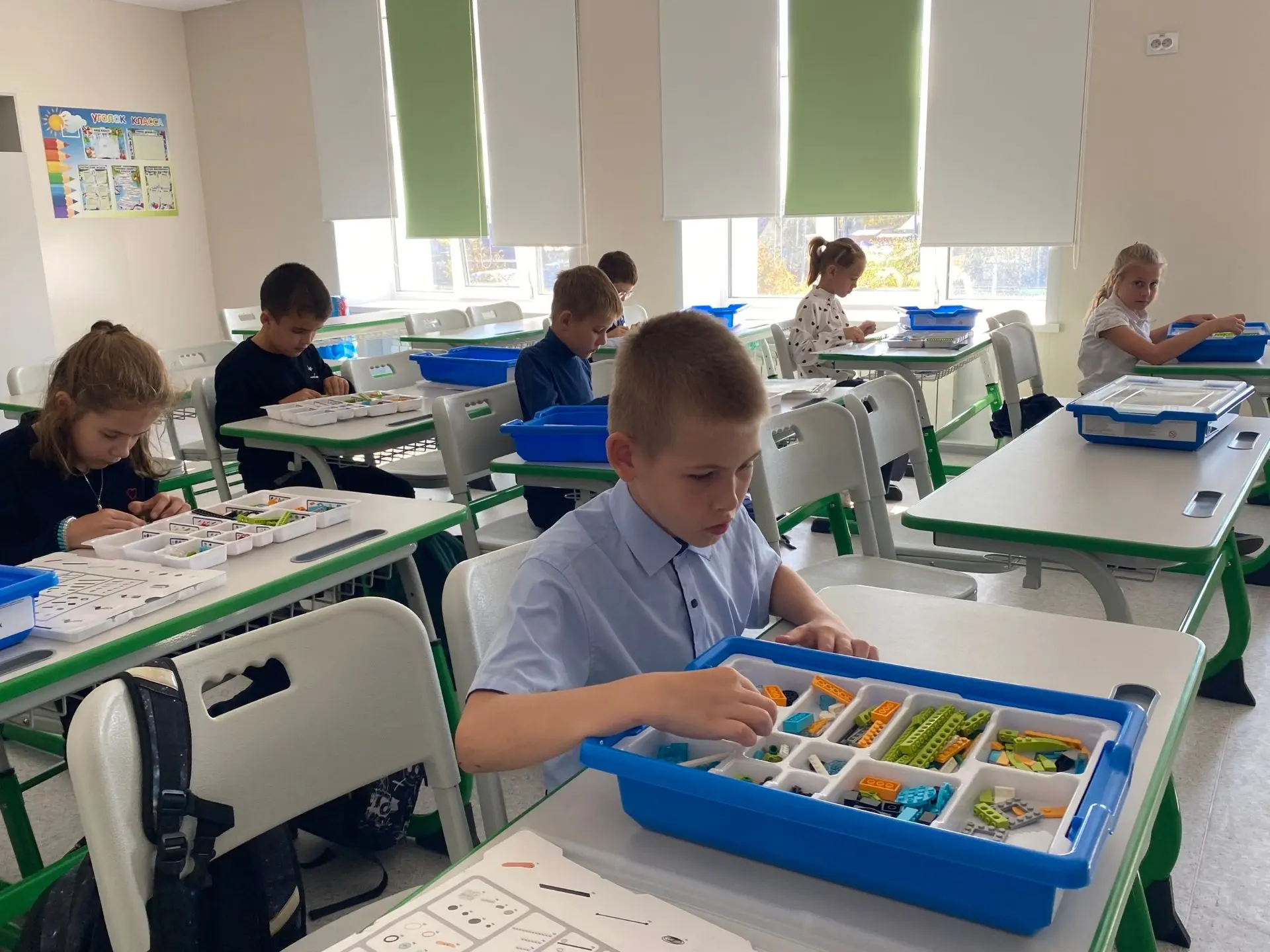 В преддверии Дня учителя 👩🏫🍎 наши начинающие инженеры 👷‍♂️👷‍♀️ решили отойти от пр...