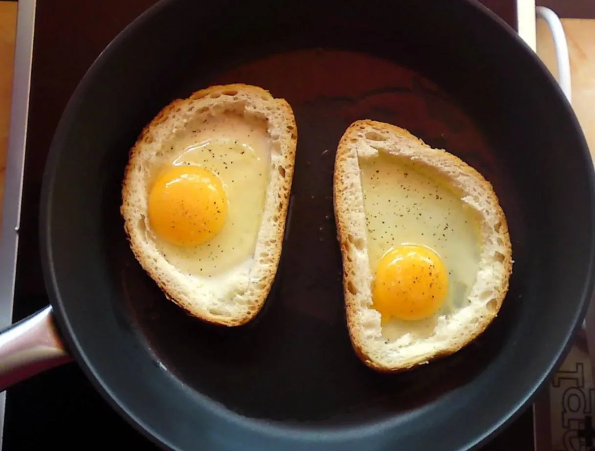 🥚 Яйцо в булочке