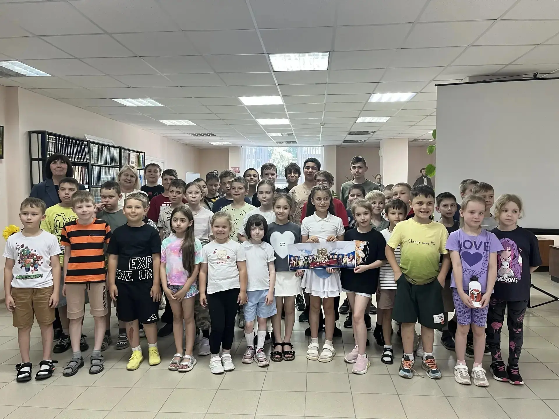Ещё один весёлый день в лагере! ☀️

 Ребята посетили библиотеку 📚, где нашли много интересных книг 