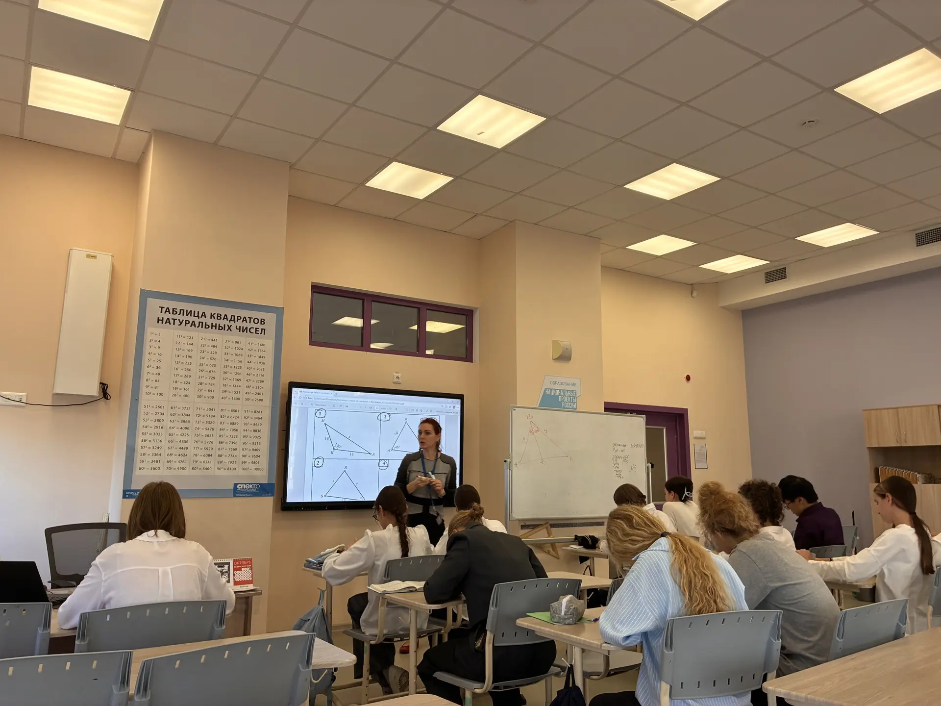😎 Иногда, читая наш канал, начинает казаться, что школьная жизнь состоит из сплошных м...