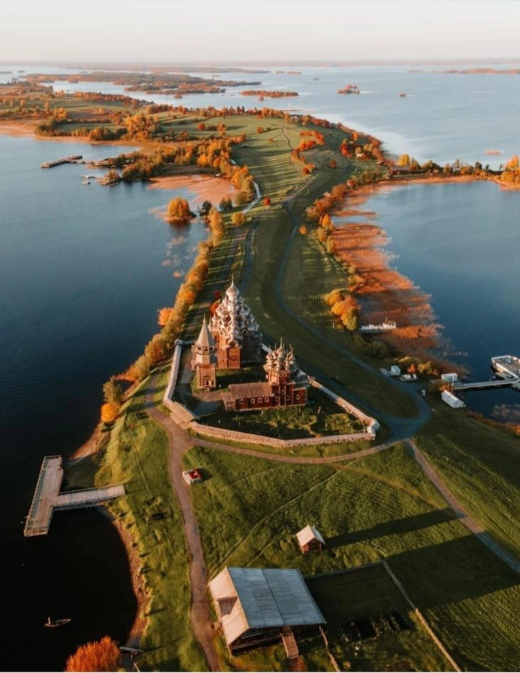 ©️ "Вы можете родиться в церкви, креститься в церкви, служить в церкви, жениться в церк...
