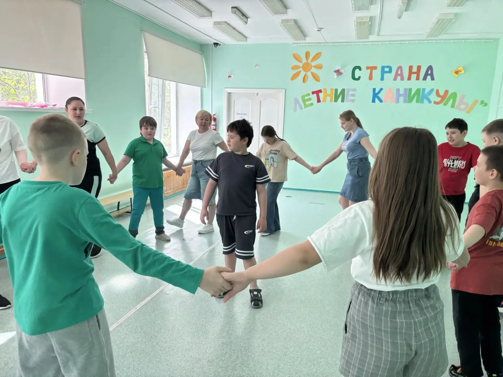 🔥 Три праздника в одном дне — звучит как начало крутой истории! 🦸‍♀️