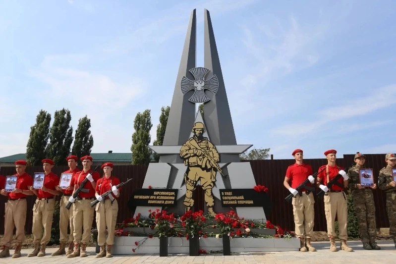 🙏В Кирсанове открыли памятник погибшим на СВО землякам