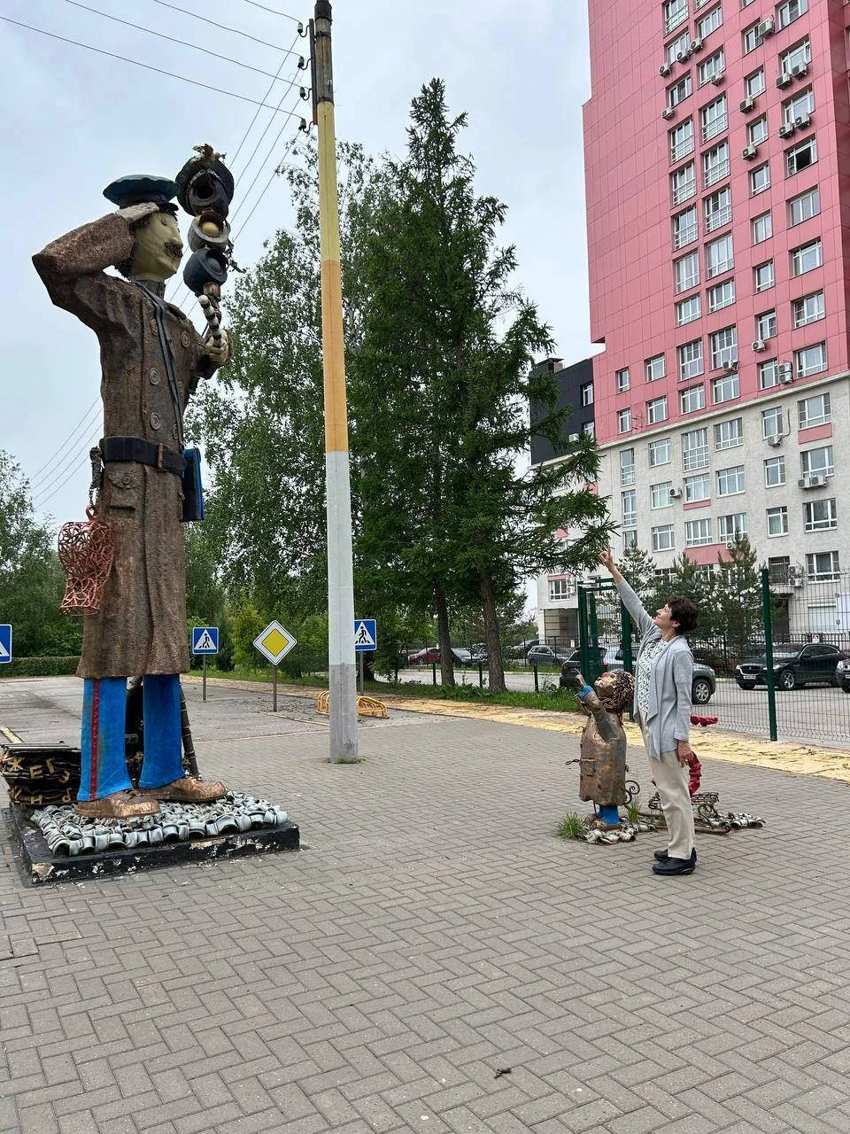 Думаем, что в нашей большой стране стоит немало «дядей Степ», но среди них этот - особенный. Мы виде