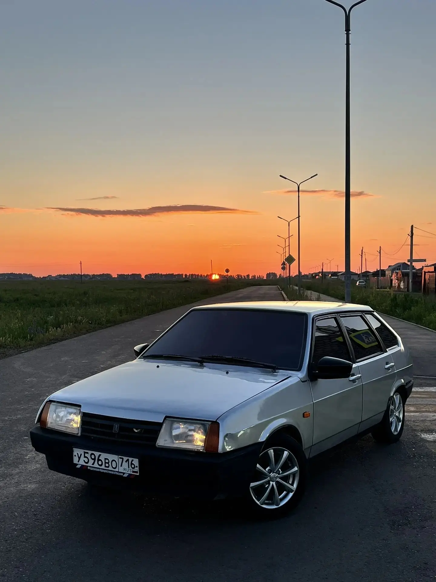 Цена 130🔥🔥
Инжектор
2003 год
Дно пороги 4.5/5
Стаканы завод 
Состояние сел поехал
Саб маб все дела