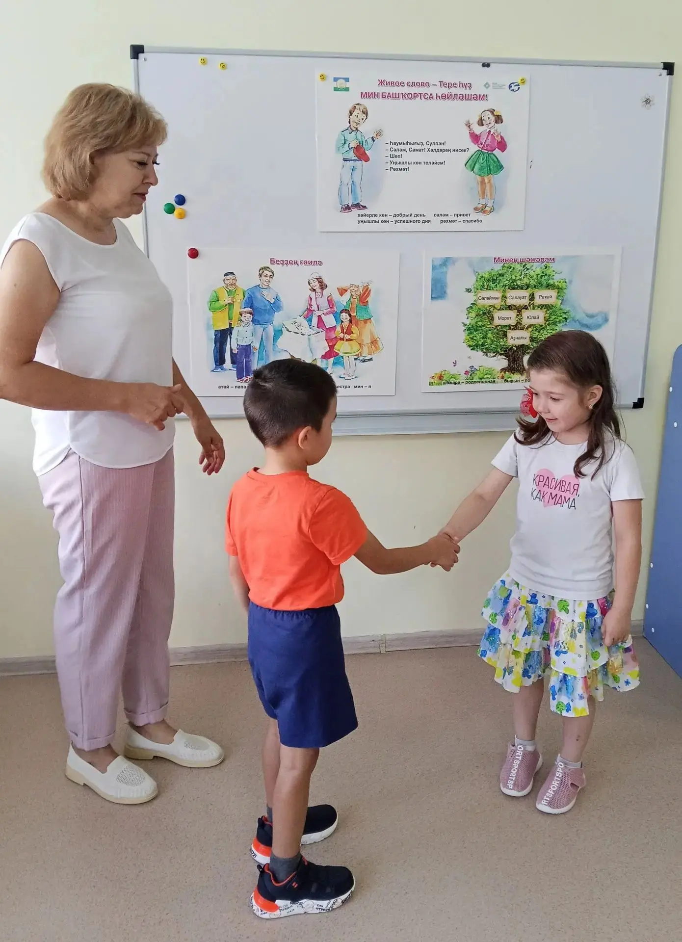 Туған телде өйрәнеү – ул алға атлау. Ғалимдар күптән туған телен белгән балаларҙың хәте...