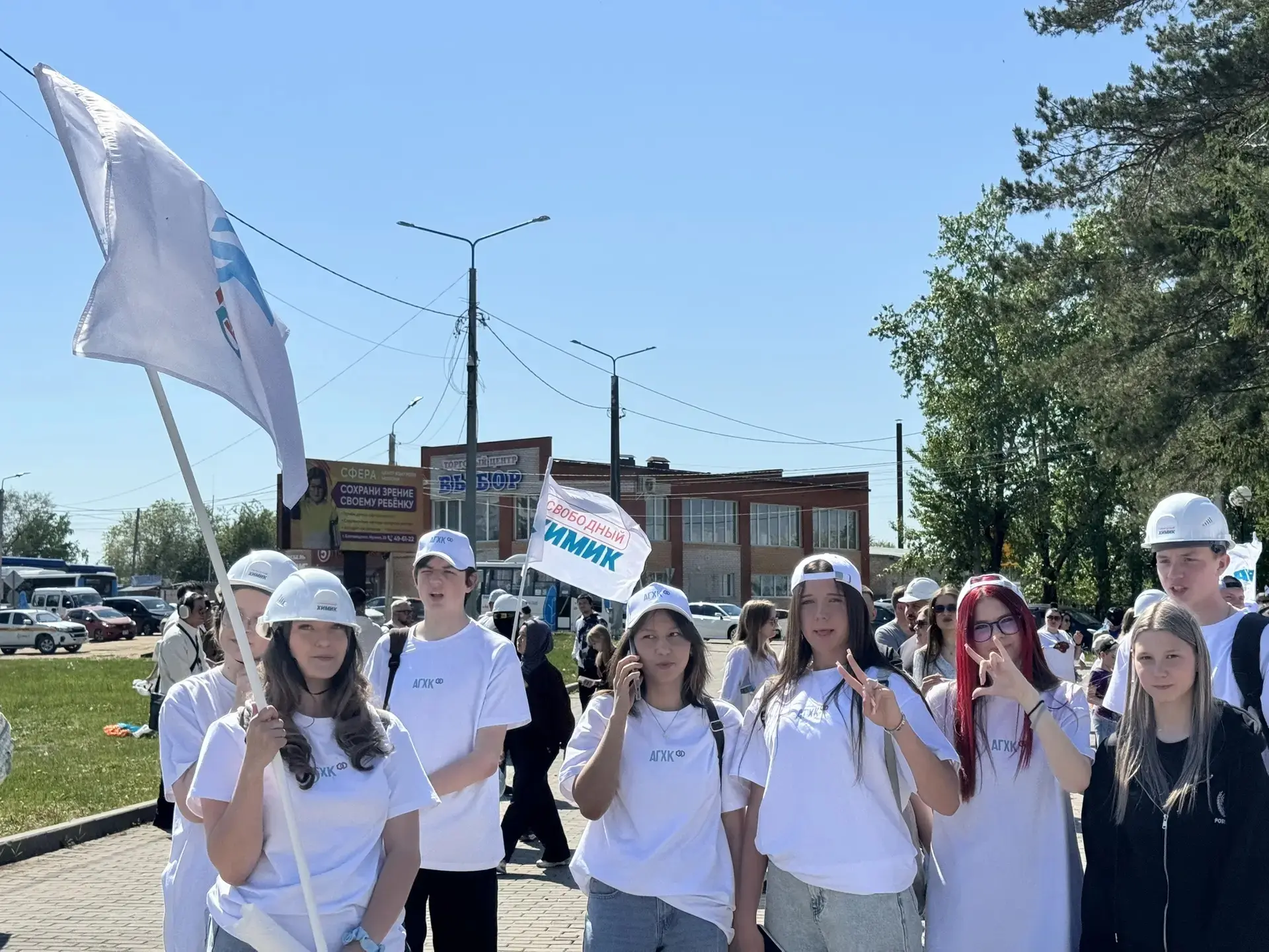 Сегодня в нашем городе царит по-настоящему праздничная атмосфера — мы отмечаем День хим...