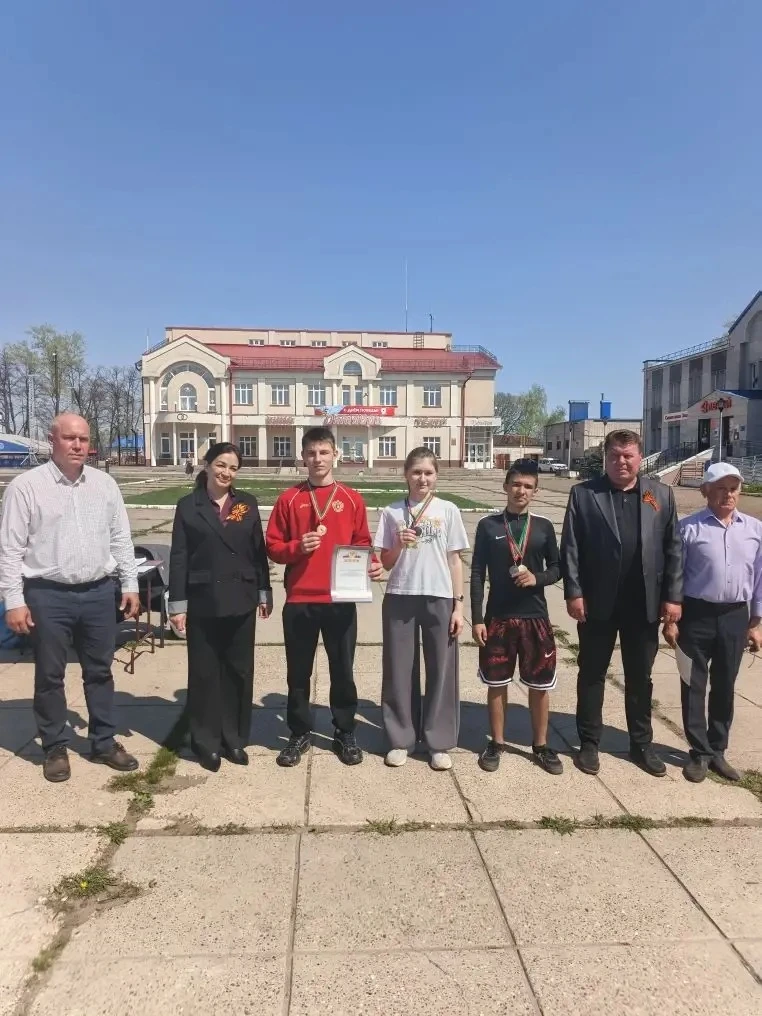 🏃Легкоатлетическая эстафета ко Дню Победы: объединяем поколения в беге памяти!