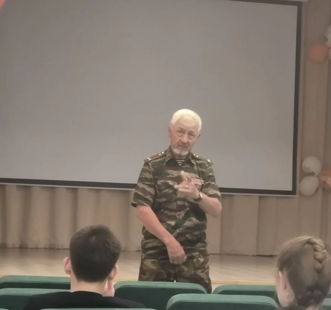 ✅  Герои живут среди нас. 12 мая в нашей школе прошёл Урок мужества 🎖️