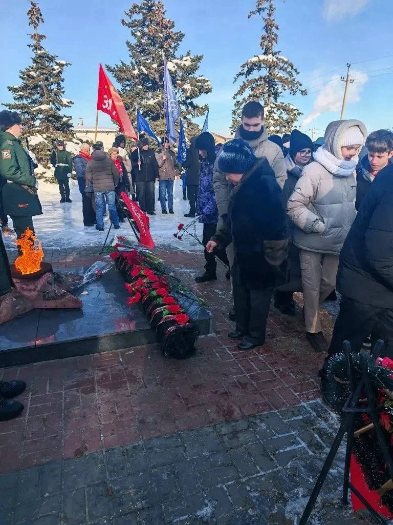 #СШ12_СталинградскаяБитва #СШ12_МыПатриоты #СШ12_ПомнимЧтимГордимся  🇷🇺Сегодня наши учащиеся  почтил