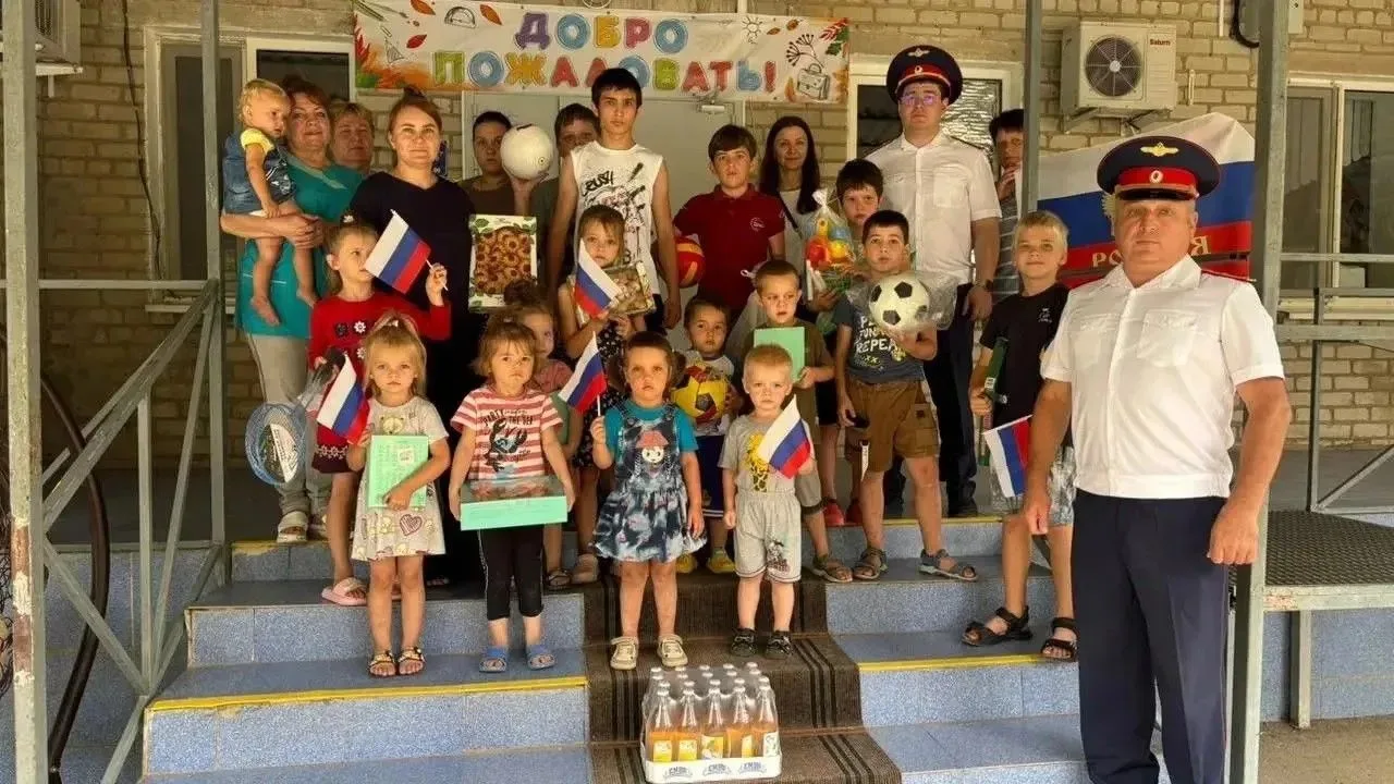 В Будённовске следователи СК России поздравили воспитанников подшефного учреждения с пр...