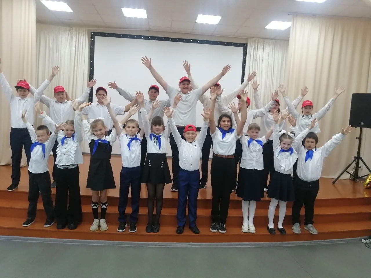 🎵21 мая в Комсомольской средней школе № 1 прошел V муниципальный конкурс патриотическо...