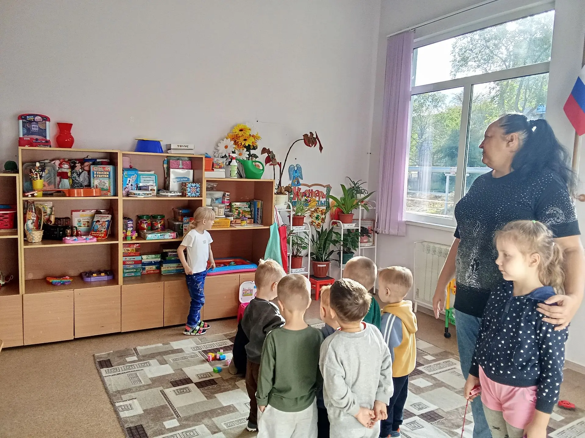 2 октября в нашу группу приходили гости — воспитанники младшей группы. Мы познакомили р...