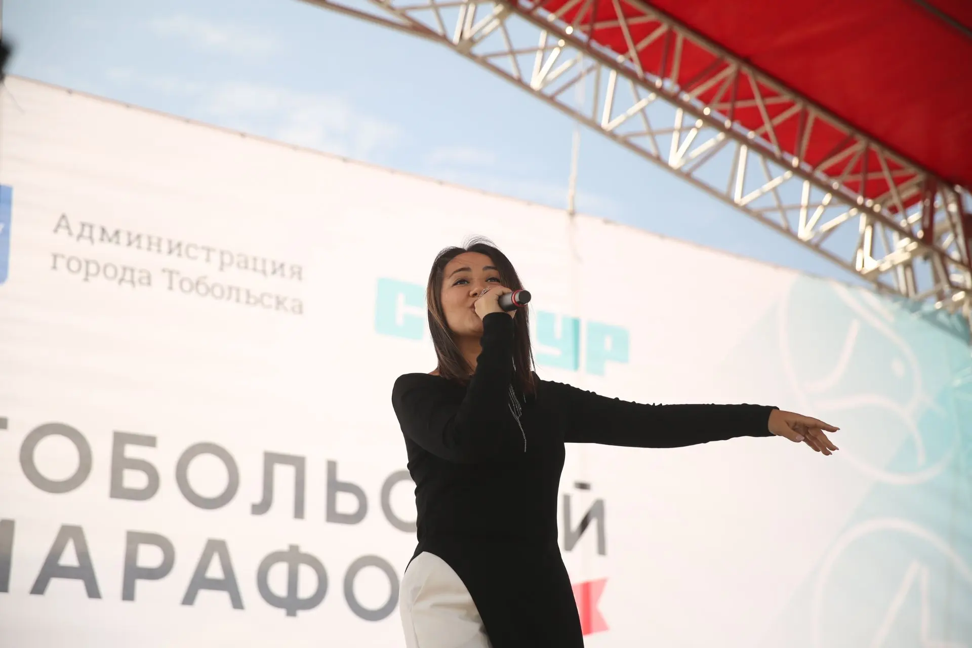 В Тобольском Кремле прошёл праздничный концерт, посвящённый Дню Государственного флага ...