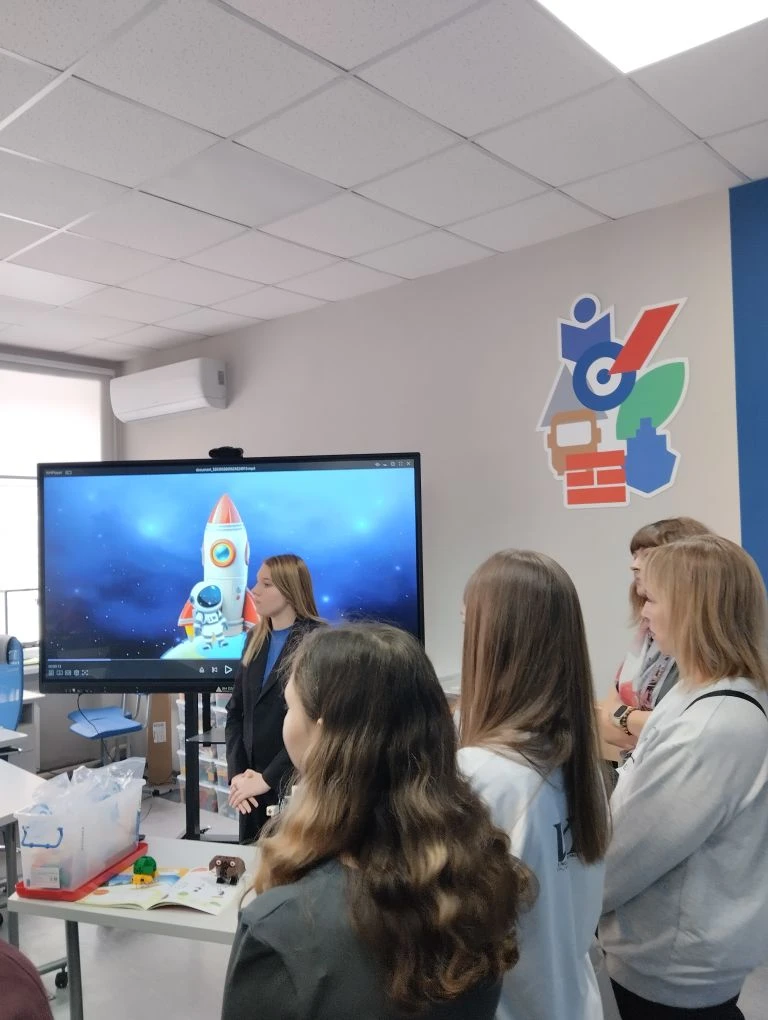 День открытых дверей в социально - педагогическом колледже 7 февраля посетили ученики 8в класса (кла