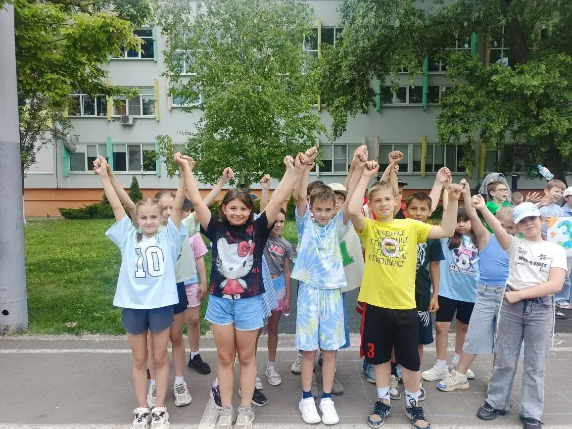 ☀️ Как прошёл День дружбы в ДОЛ «Планета 118»! ☀️

В четверг в лагере на базе МБОУ гимназии № 118 со