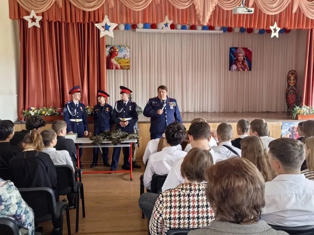 🇷🇺 В Красноармейской школе состоялась встреча-выставка, организованная кадетами Орлов...