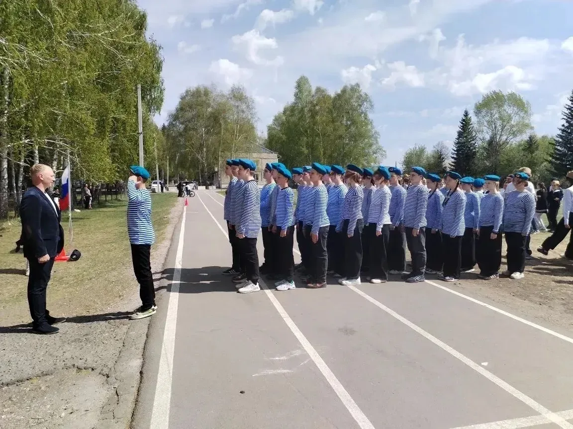 🎤⭐️В Первомайском районе школьники приняли участие в смотре-конкурсе строевой песни  В Санниковской 