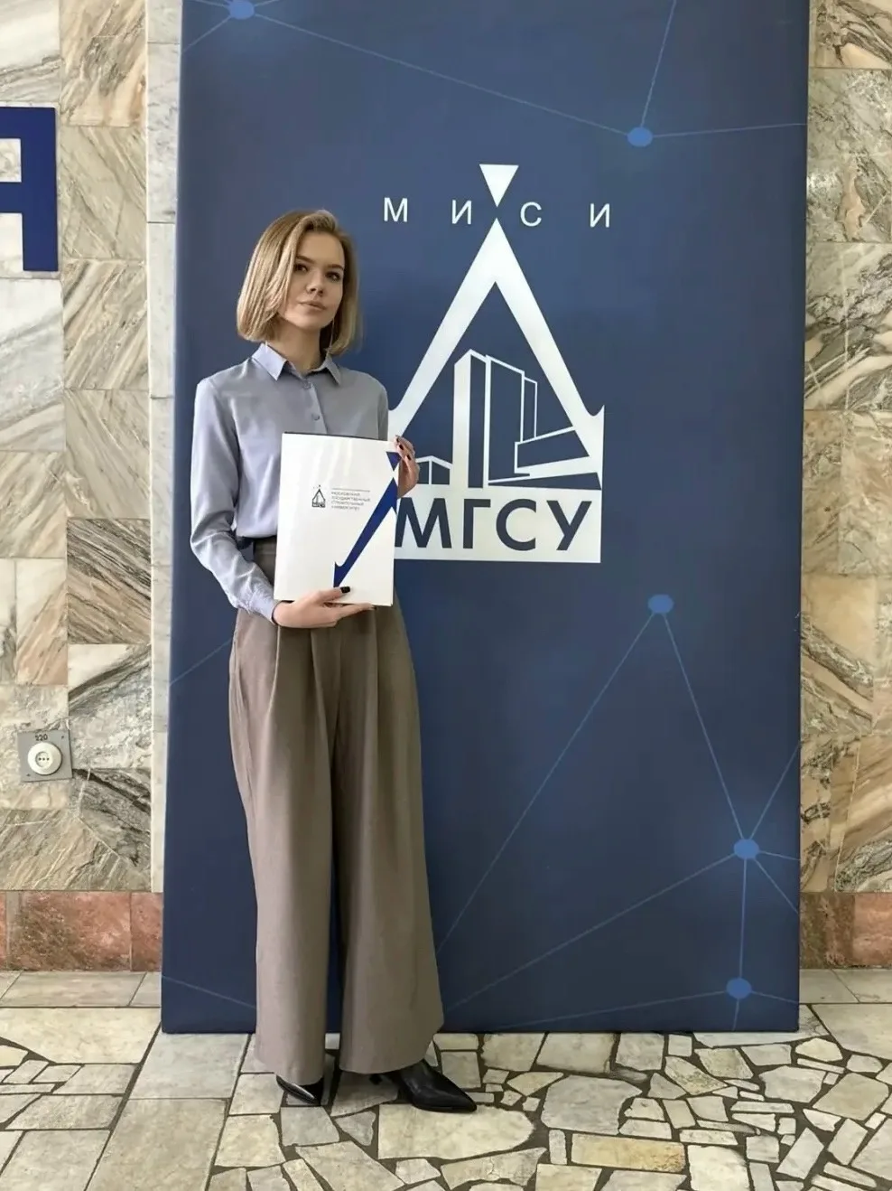 🏆 Фундамент успеха: Виктория Буланова — призер Всероссийской олимпиады в Москве!  Мы продолжаем мара