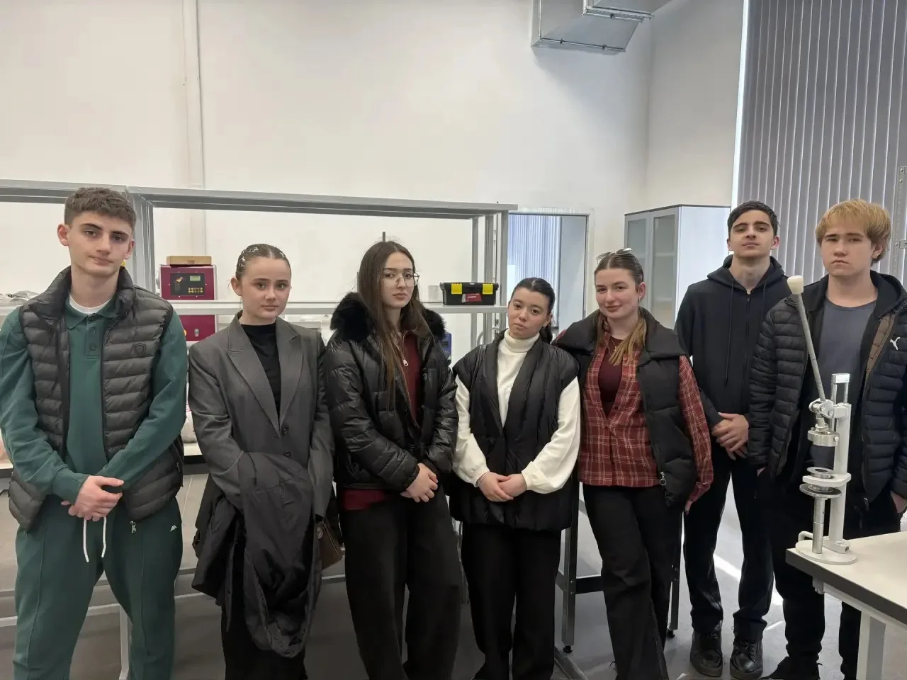 Сегодня учащиеся 11 "А" и 8 "Б" класса отправились в увлекательное путешествие на медицинский факуль