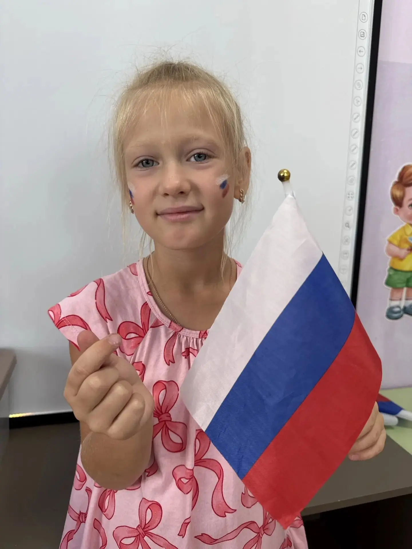🇷🇺В честь Дня Государственного флага России в нашем детском саду прошло праздничное т...