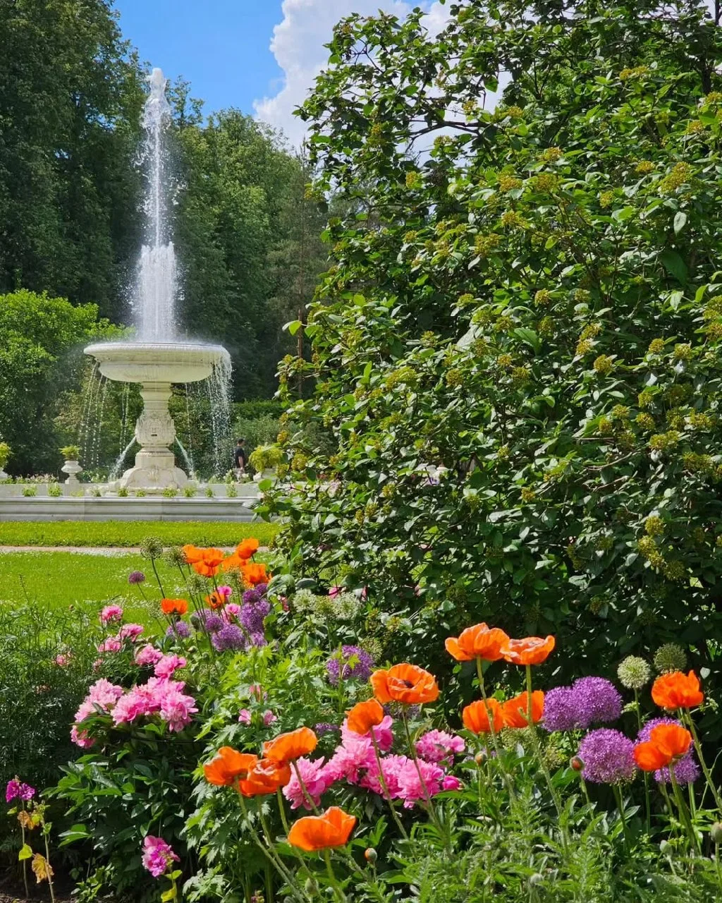 ​⛲️ В Екатерининском парке после зимнего перерыва вновь заработал поющий фонтан  Под мелодии классич