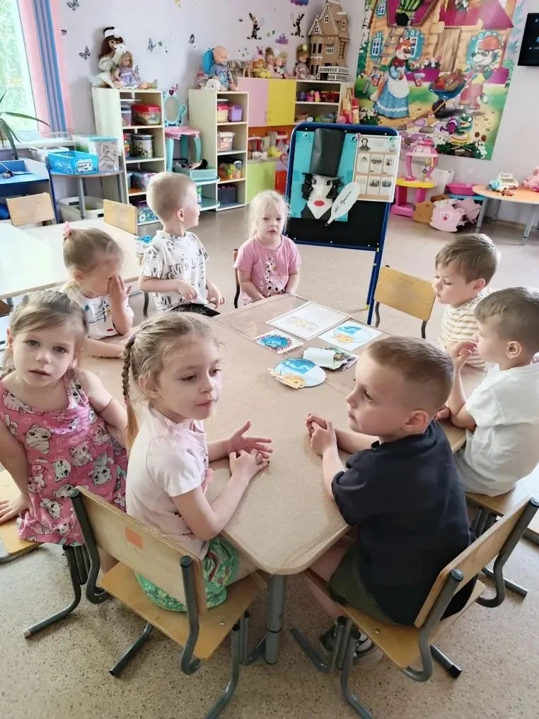 В нашем детском саду неделя сказок завершилась тёплым и радостным днём — в честь дня ро...