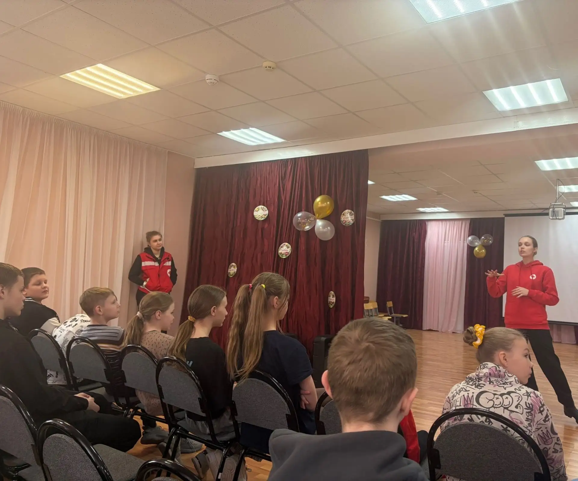 🌟Знакомство с основами спасения жизней ⁣ 🏡🏥Воспитанники Смоленского детского дома "Гнёздышко" принял