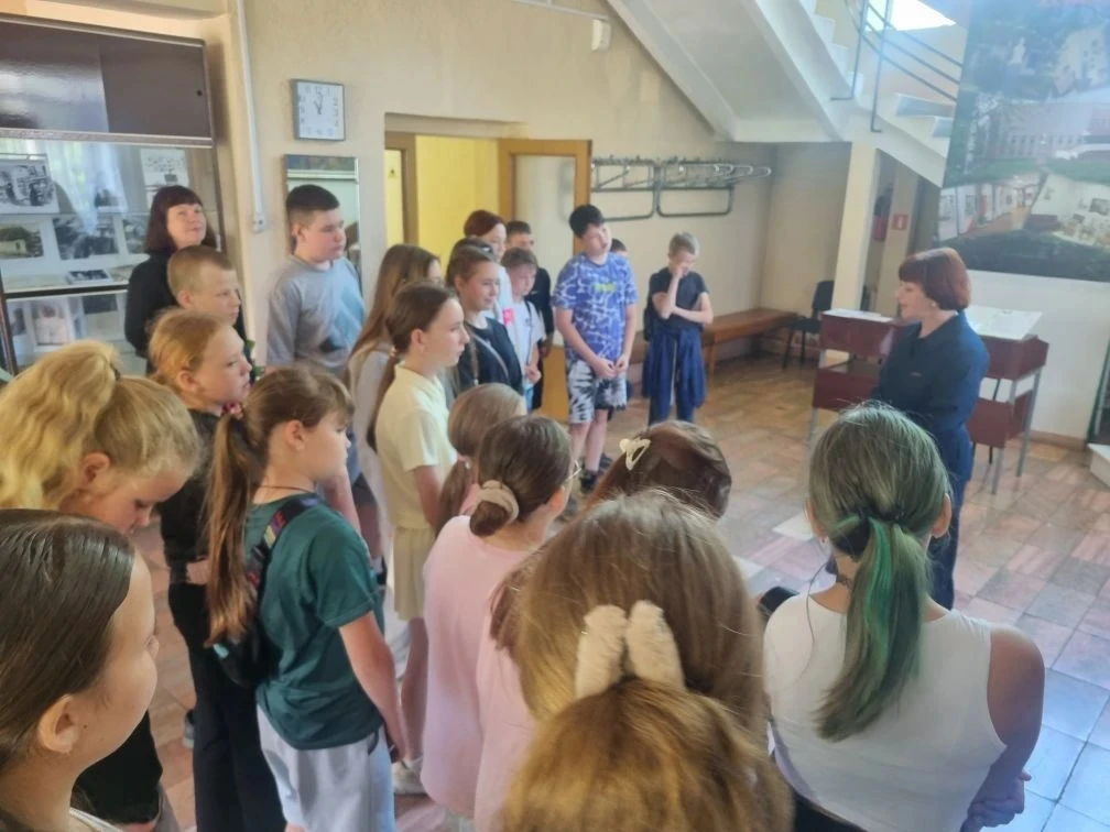 Сегодня наш лагерь разделился на две части, и каждая из них провела время с пользой и и...