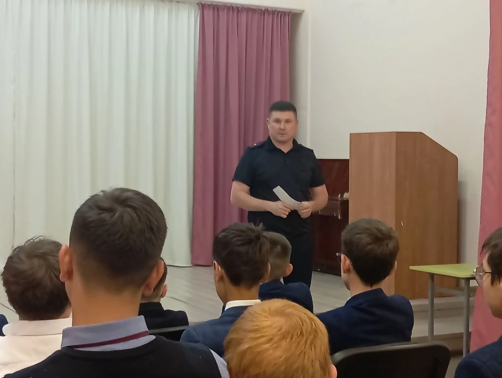 Встреча с инспектором ГИБДД прошла в преддверии летних каникул.