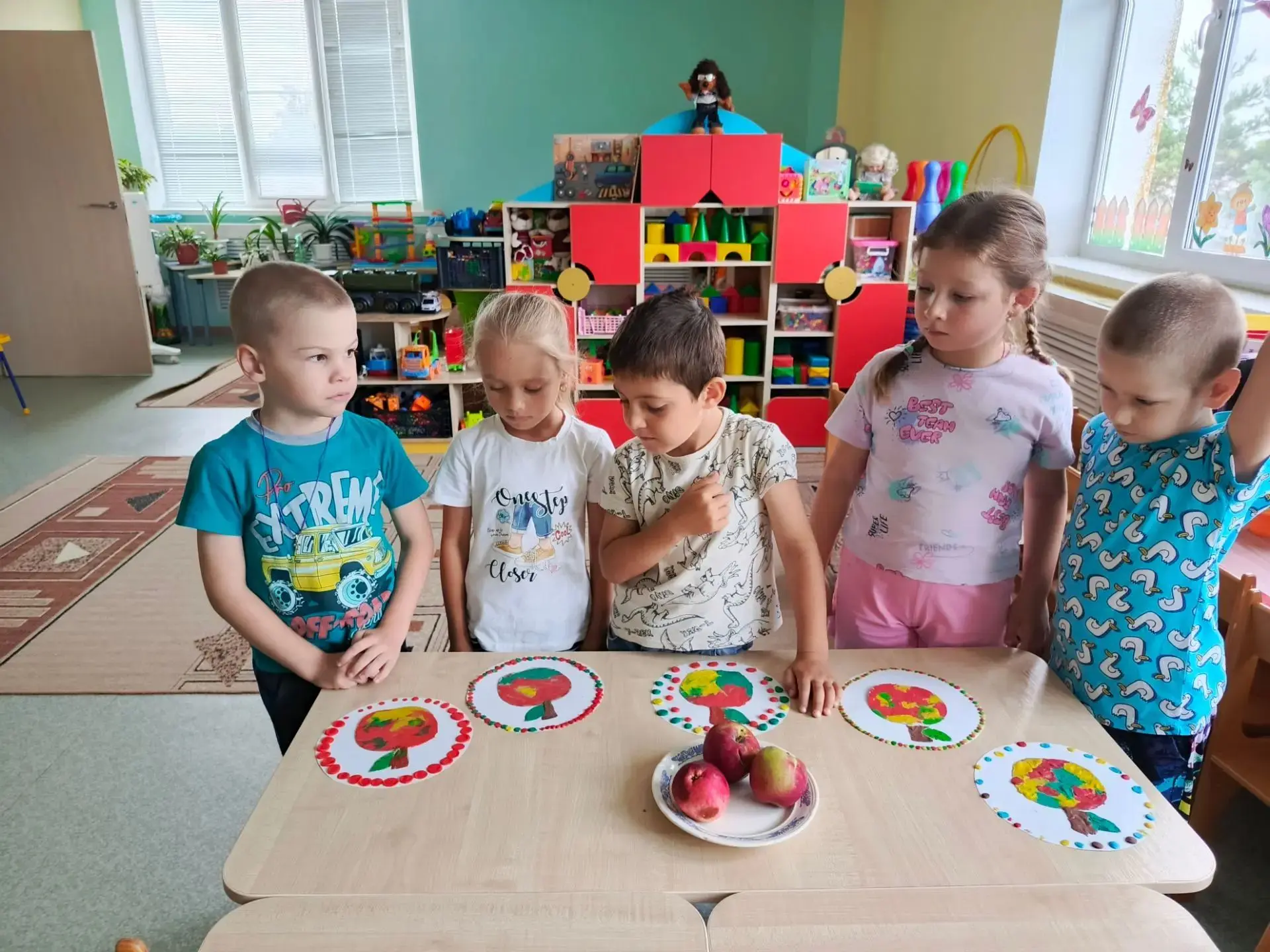 В нашем детском саду прошёл день, посвящённый Яблочному Спасу – одному из главных право...