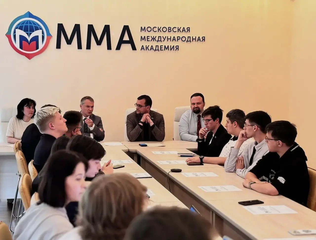 Круглый стол Молодежного избирательного клуба Москвы
 
17 июня 2026 года в Московской Международной 