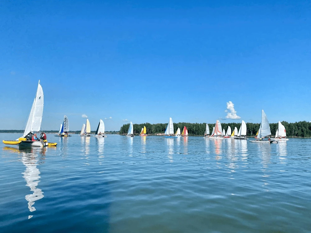 ⛵️ Приглашаем студентов и сотрудников ОмГУПСа на фестиваль парусного спорта «Обское море-2026»!  С 1