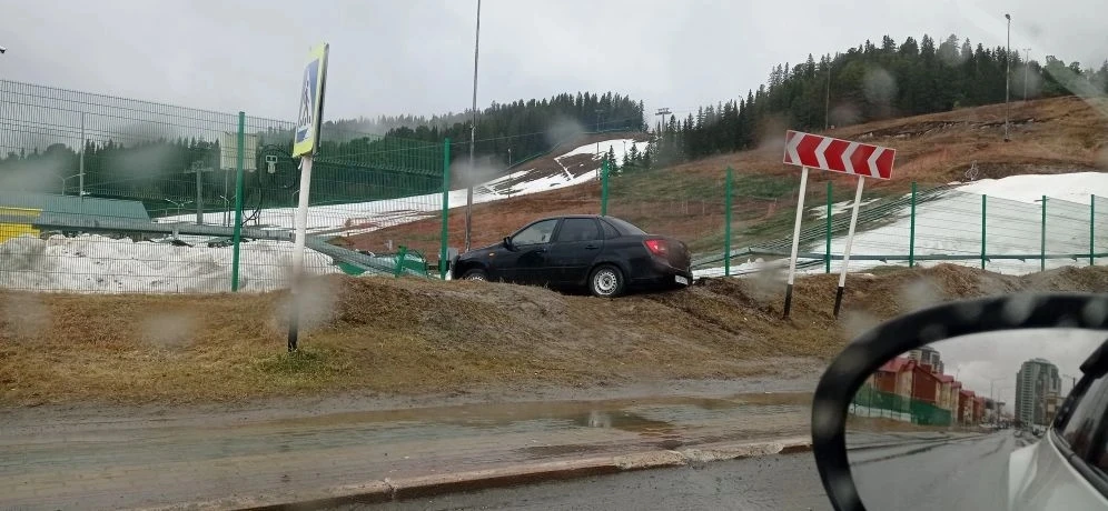 Плавный поворот с Кирова не задался...  Подписаться "НЕ" Типичный ХМ