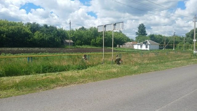 В рамках плановых работ по благоустройству и поддержанию порядка на Чуевской территории сотрудники а