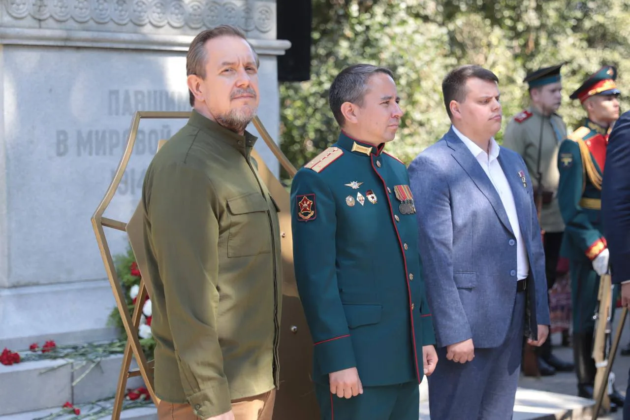 Также вчера вместе с москвичами почтили память героев Первой мировой войны на территории бывшего Бра