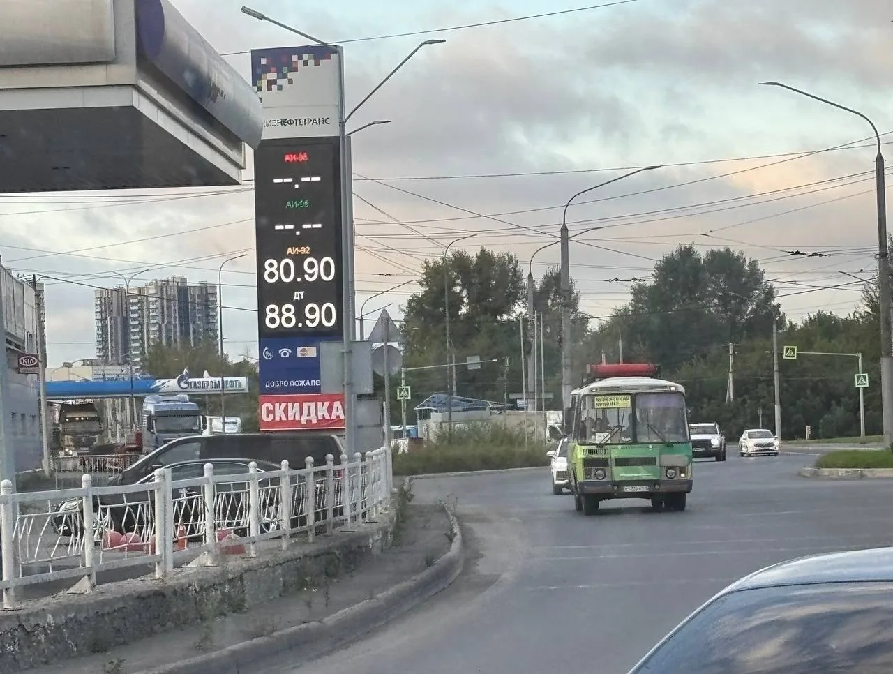 В Новокузнецке снова перебои с бензином — на нескольких АЗС остался только дизель