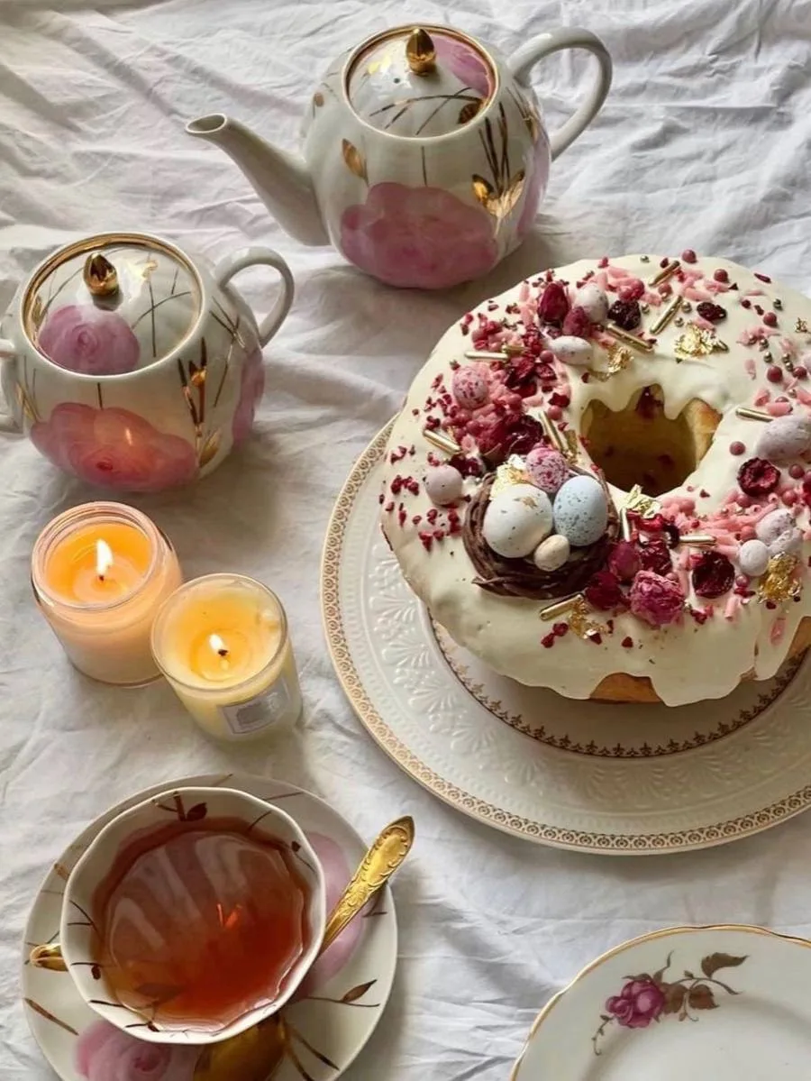 Пасха - самый красивый праздник с точки зрения сервировки, согласны?🤍  @family_first_love
