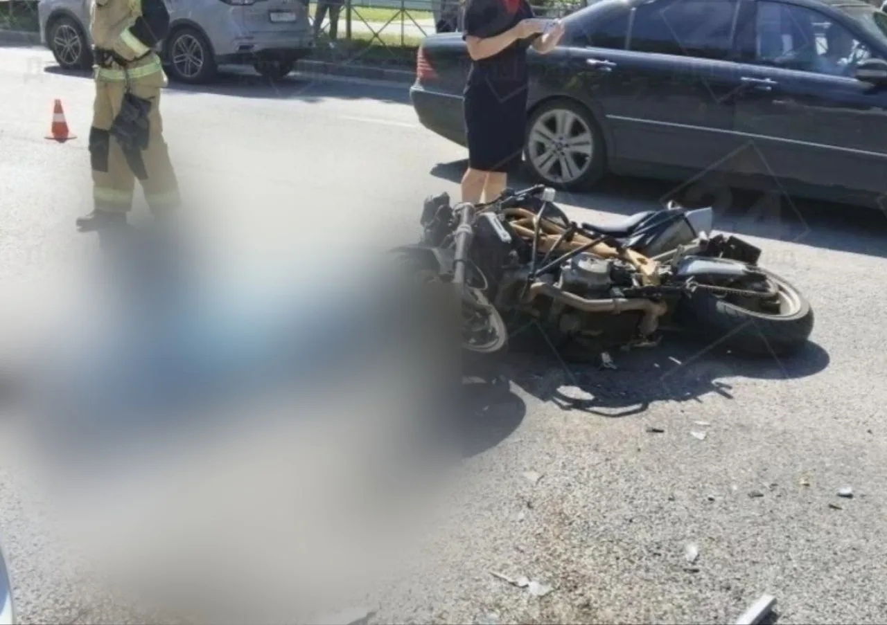 🤯 В Ульяновской области пенсионер на иномарке насмерть сбил 43-летнего байкера.

Очередная трагедия
