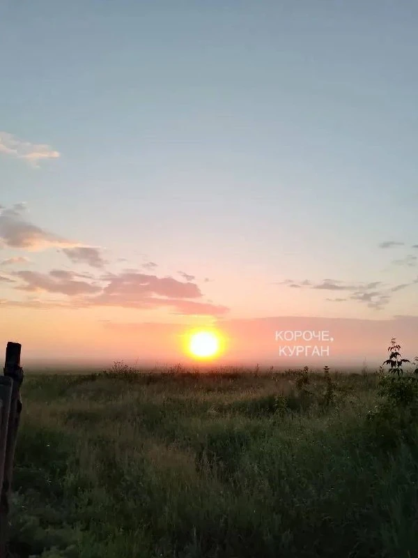 🌅 Доброе утро! 

Сегодня днём будет пасмурно, возможен дождь. Температура составит +22℃. Ветер c по