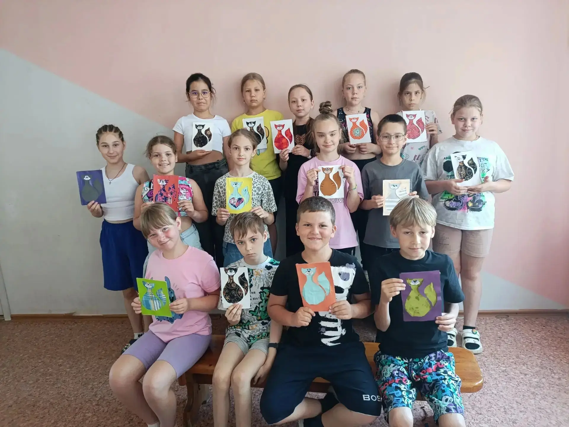 😸 Мяу‑ура! В 5‑м отряде — мастер‑класс по созданию кошек из ткани!

Под чутким руководством Ларисы 