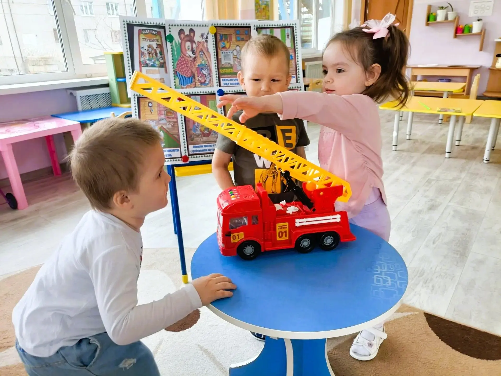 🔥Знакомство с правилами пожарной безопасности в первой младшей группе
⁣
Сегодня наши малыши узнали 