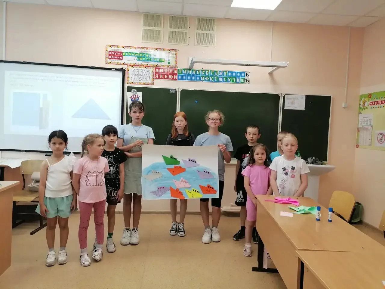 ✨ Путешествие в страну оригами: дети сделали бумажные кораблики! ✨

Сегодня в нашем летнем оздоровит
