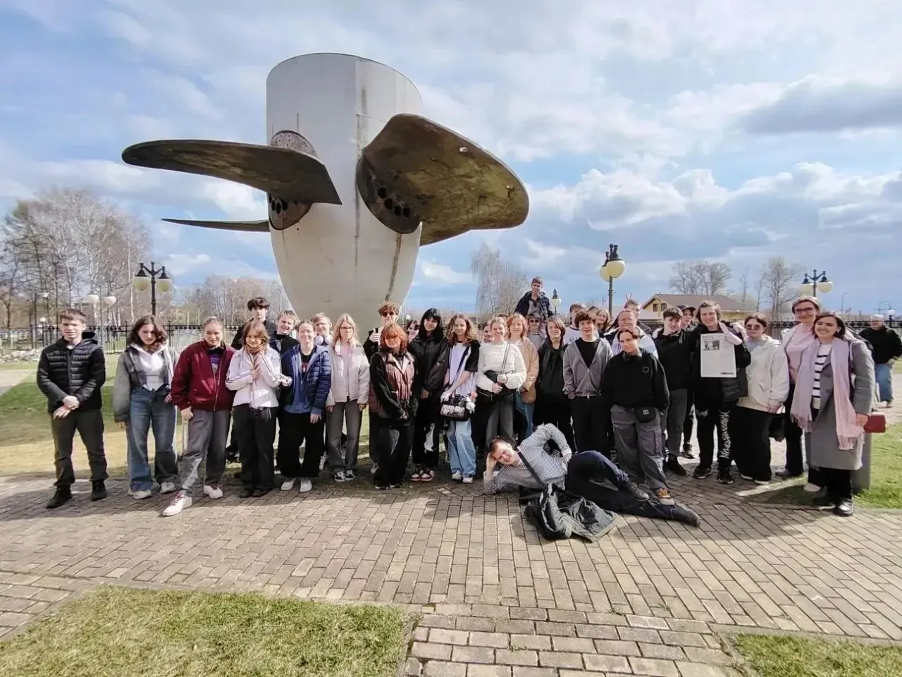 🧭 Путешествие в прошлое и настоящее: 8-е и 9-е классы в Угличе!   🏰 Наши ученики отправились в захва