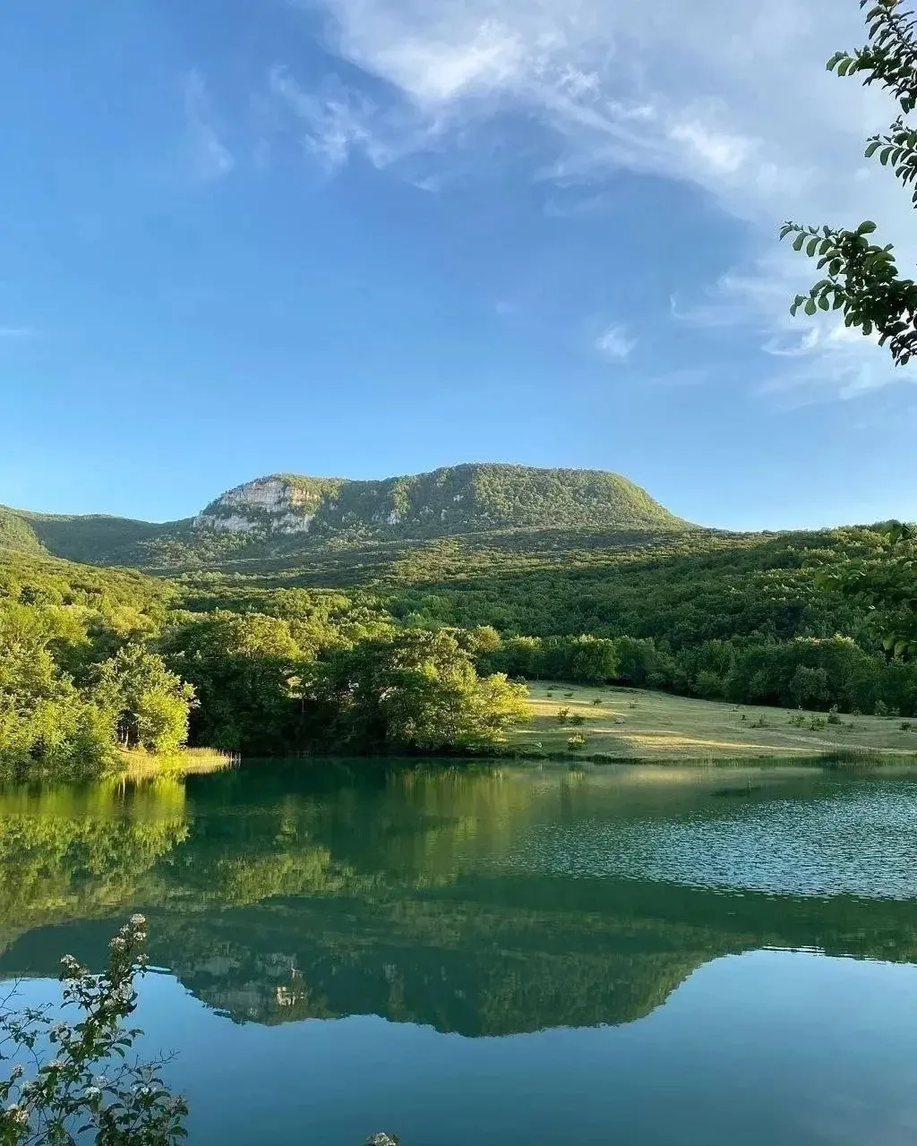 🏞 Озеро в виде запятой у села Богатырь Бахчисарайского района.