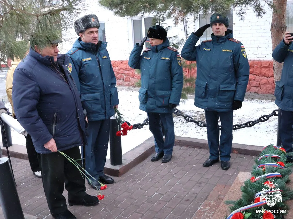 🤝Томские спасатели почтили память погибших товарищей   В последнюю пятницу апреля, начиная с 2013 го