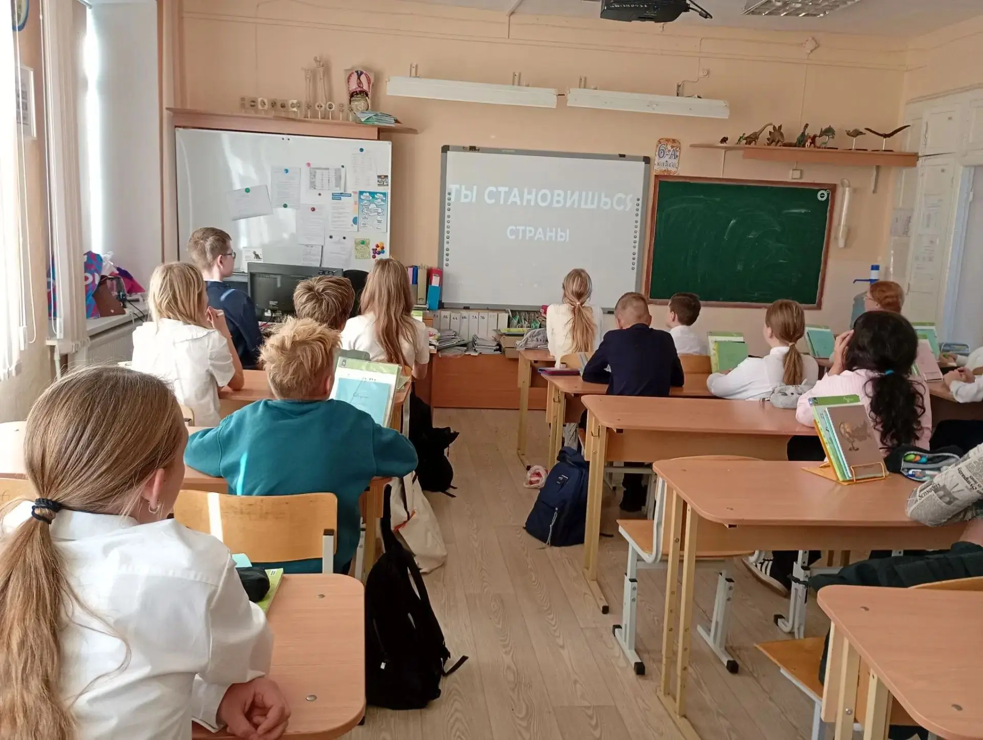 Серьезные разговоры — это тоже часть школьной жизни. На классных часах мы не только обс...