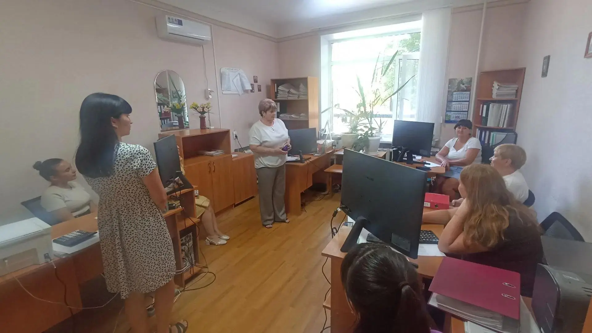 📌 Сегодня депутат Тельмановского муниципального совета Галина Коссе встретилась с колл...