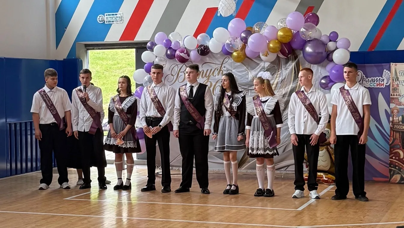 🎓 Сегодня в нашей школе прошла трогательная церемония «Последний звонок»